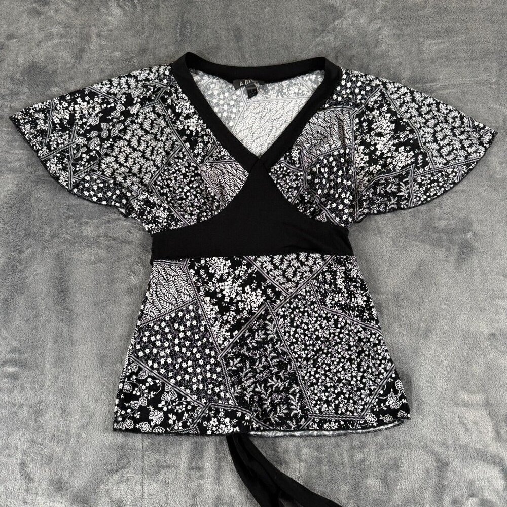 A Byer White Black Paisley Y2K Babydoll Top Flutter Sleeve Fairycore Boho Size S